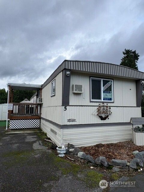 Photo of 7031 NE 175th Street #5, Kenmore, WA 98028 (MLS # 2464968)