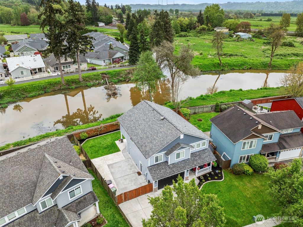Photo of 1826 Island Drive, Longview, WA 98632 (MLS # 2514656)