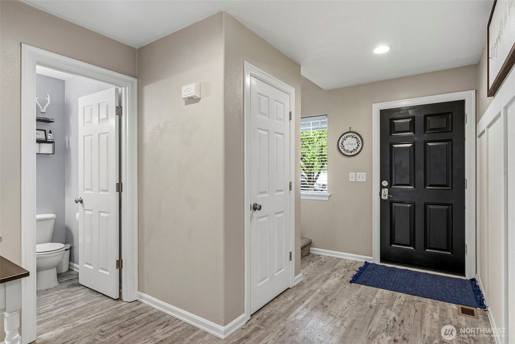 Photo of 1826 Island Drive, Longview, WA 98632 (MLS # 2514656)