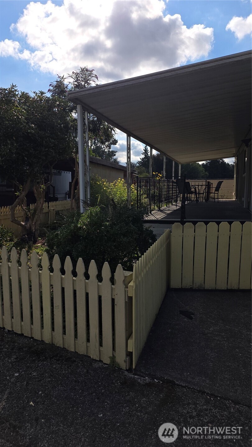 8314 38th Street E 4