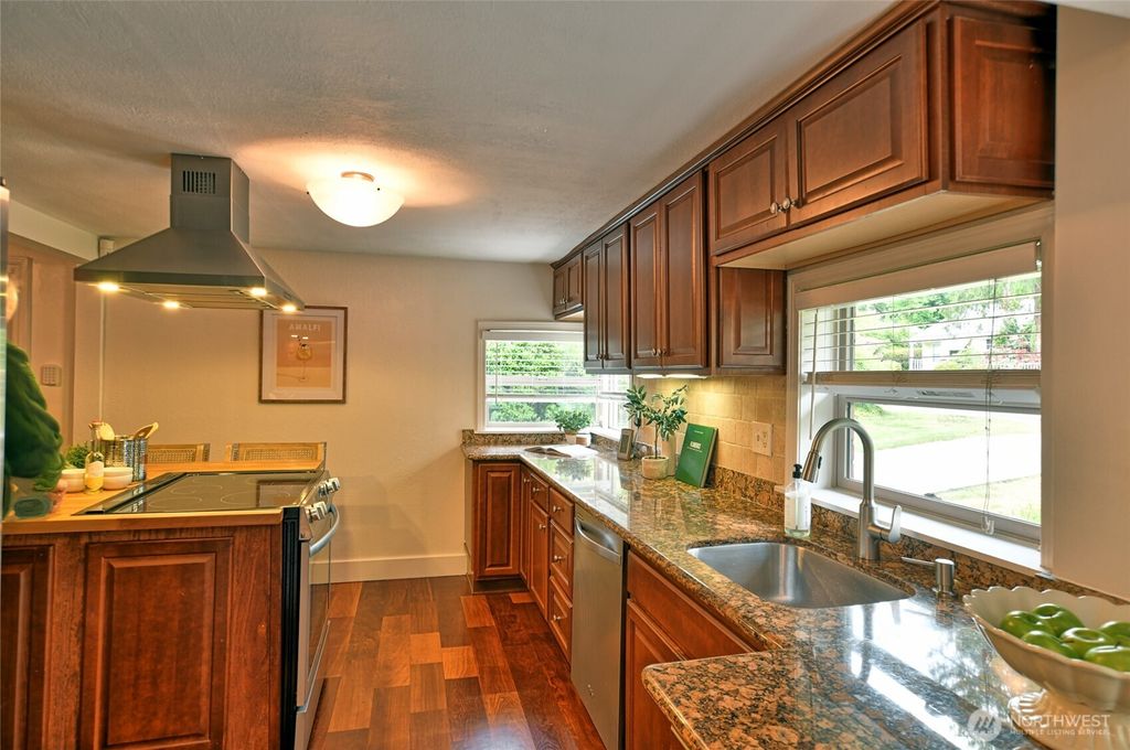 Photo of 10733 14th Avenue NE, Seattle, WA 98125 (MLS # 2370722)