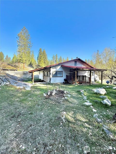 Photo of 1092 Aeneas Valley Road, Tonasket, WA 98855 (MLS # 2511538)