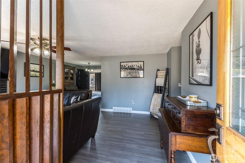Photo of 26217 SE 426th St St, Enumclaw, WA 98022 (MLS # 2573279)