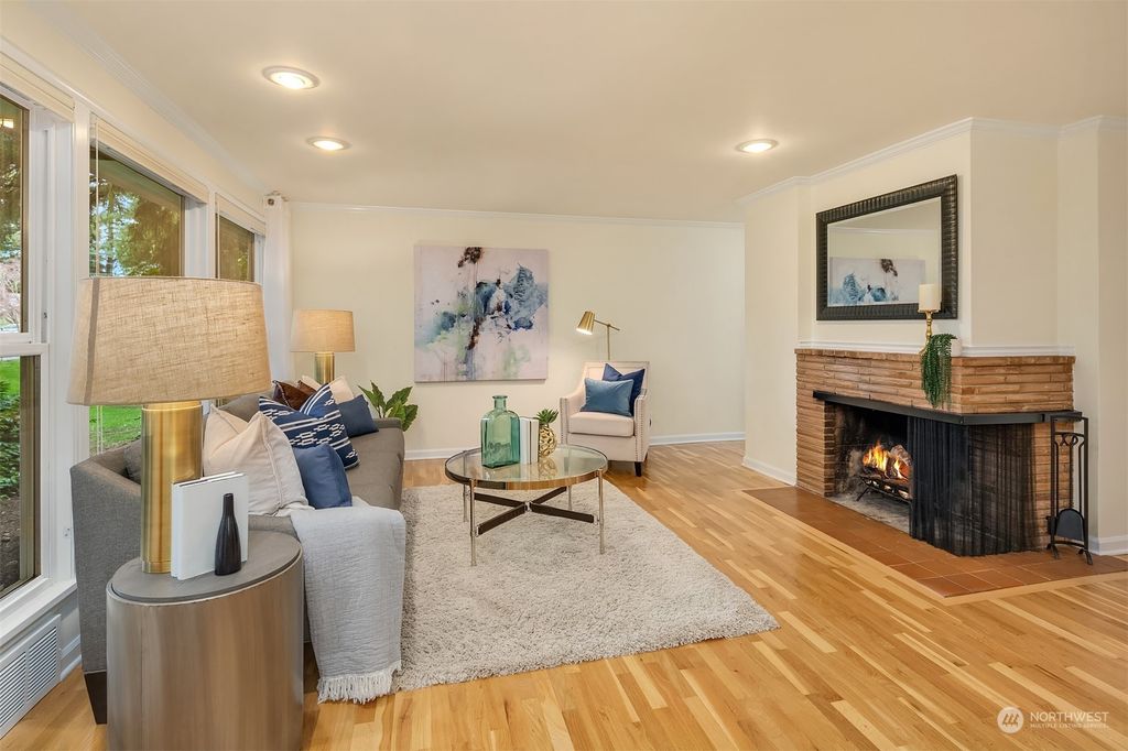 Photo of 16046 32nd Avenue NE, Lake Forest Park, WA 98155 (MLS # 2059456)