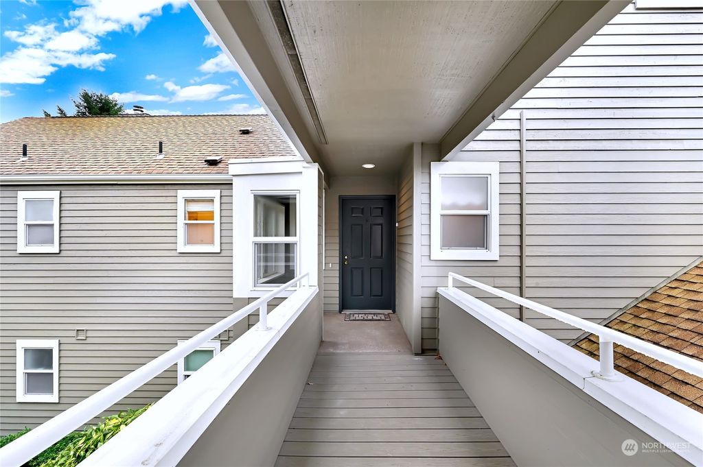 Photo of 22441 SE 42nd Terrace #2198, Issaquah, WA 98029 (MLS # 2183239)