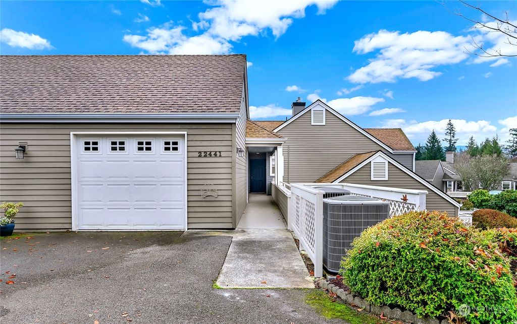 Photo of 22441 SE 42nd Terrace #2198, Issaquah, WA 98029 (MLS # 2183239)