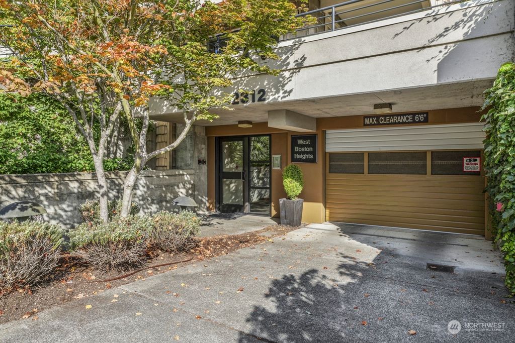 Photo of 2312 W Boston Street #102, Seattle, WA 98199 (MLS # 2001080)