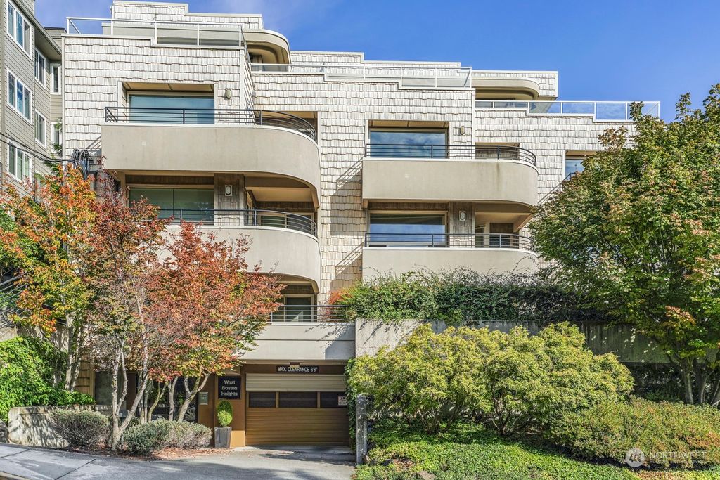 Photo of 2312 W Boston Street #102, Seattle, WA 98199 (MLS # 2001080)