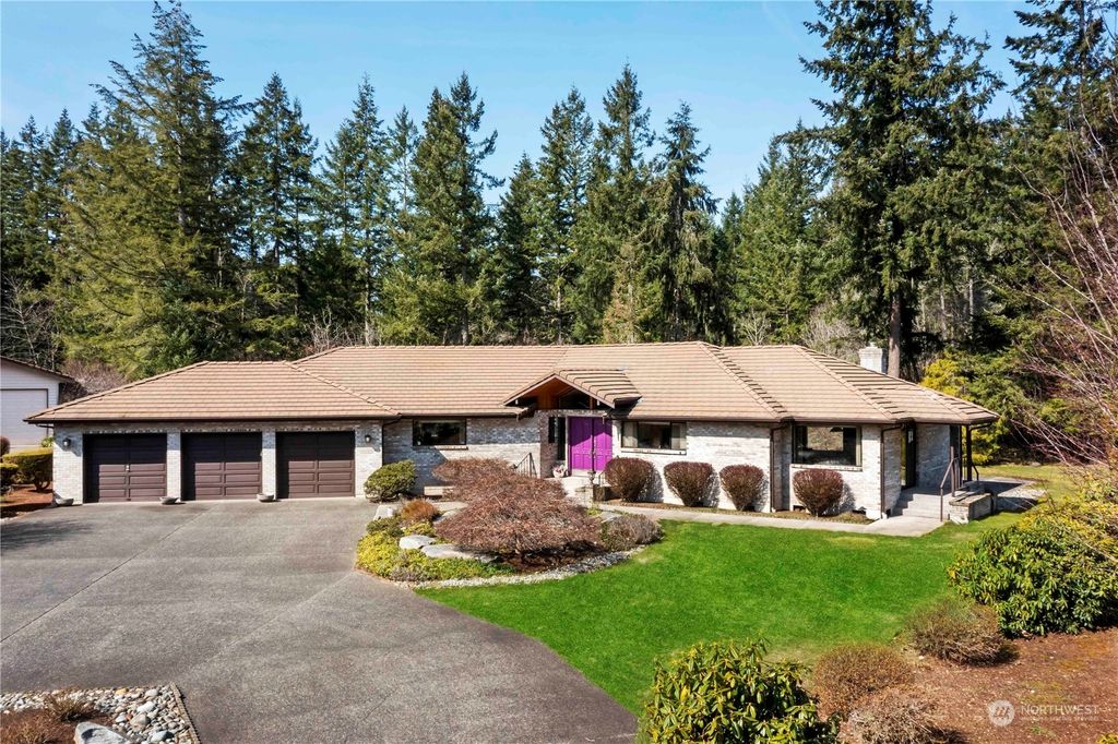 Photo of 23212 SE 224th Court, Maple Valley, WA 98038 (MLS # 2046926)