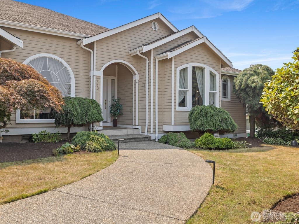 Photo of 6710 45th Place NE, Marysville, WA 98270 (MLS # 2564517)