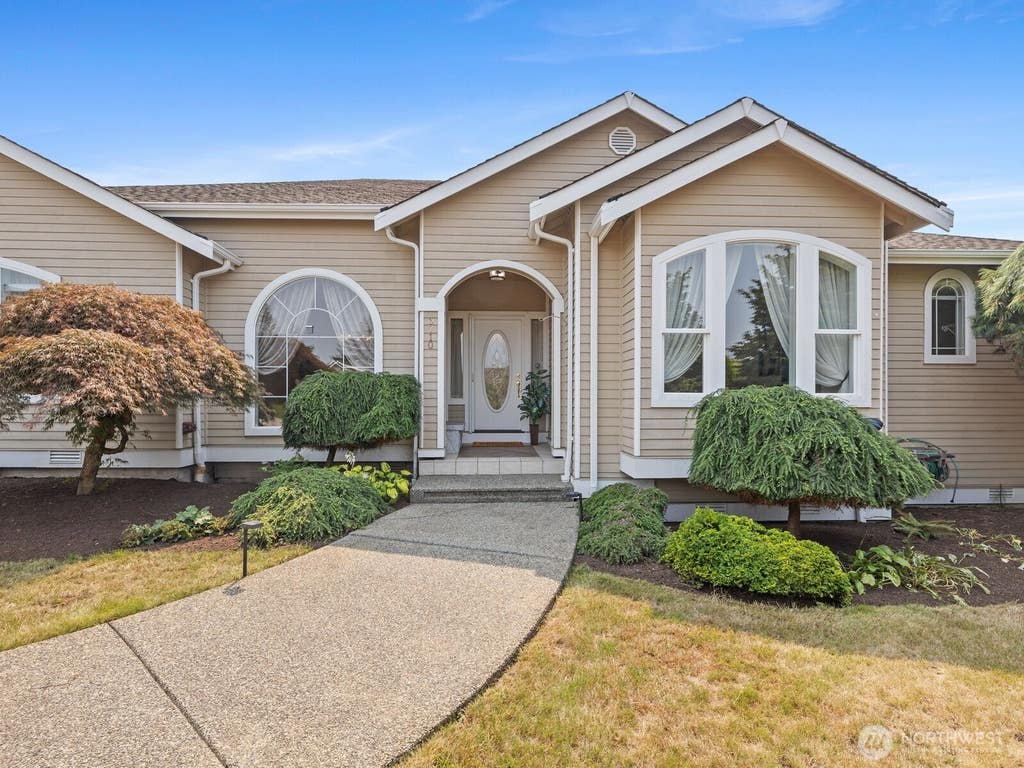 Photo of 6710 45th Place NE, Marysville, WA 98270 (MLS # 2564517)