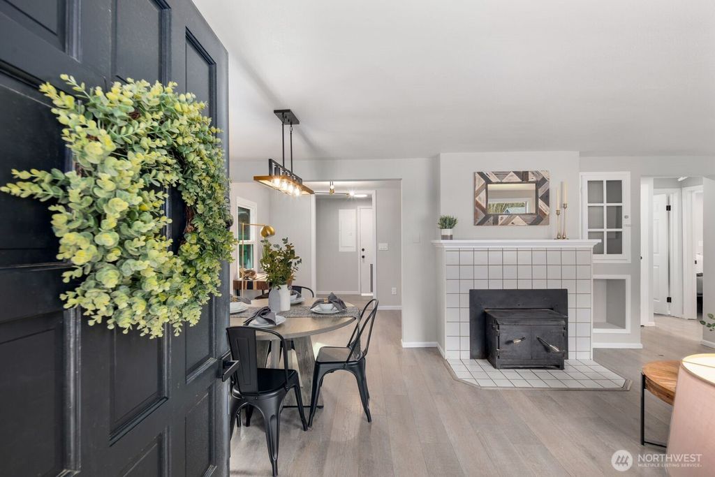 Photo of 3333 SE 5th Street, Renton, WA 98058 (MLS # 2486205)