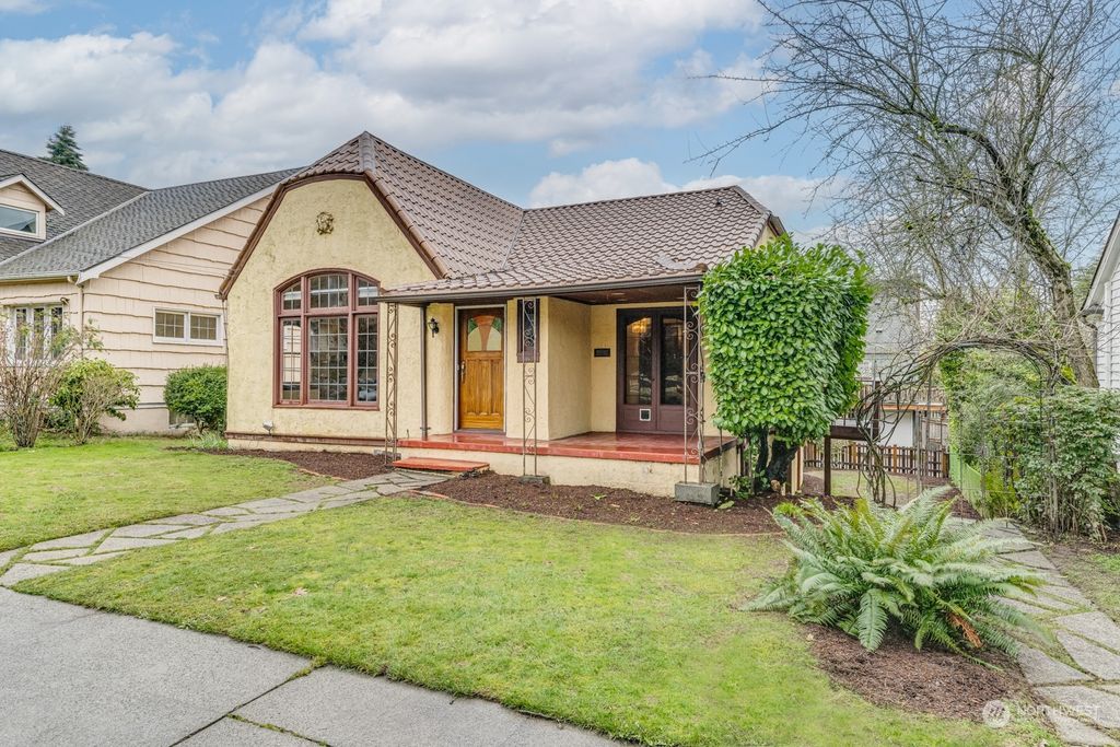Photo of 2216 E Roanoke Street, Seattle, WA 98112 (MLS # 2038030)