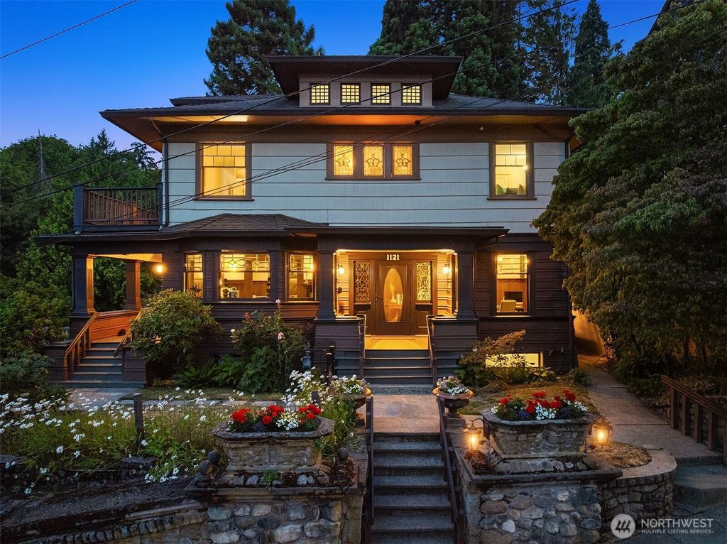 Photo of 1121 Grand Avenue, Seattle, WA 98122 (MLS # 2411300)