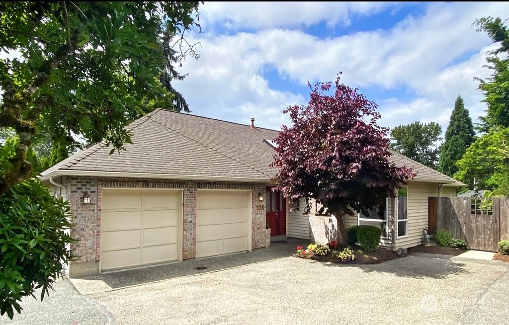 Photo of 226 18th Avenue, Kirkland, WA 98033 (MLS # 2139307)