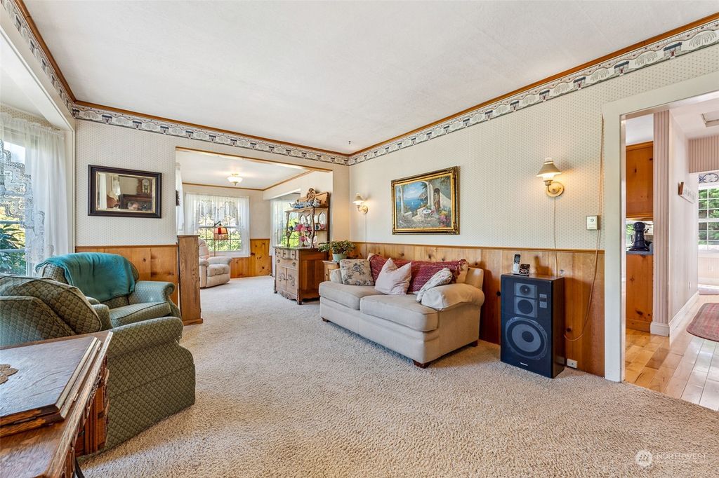Photo of 15842 11th Avenue SW, Burien, WA 98166 (MLS # 2157797)