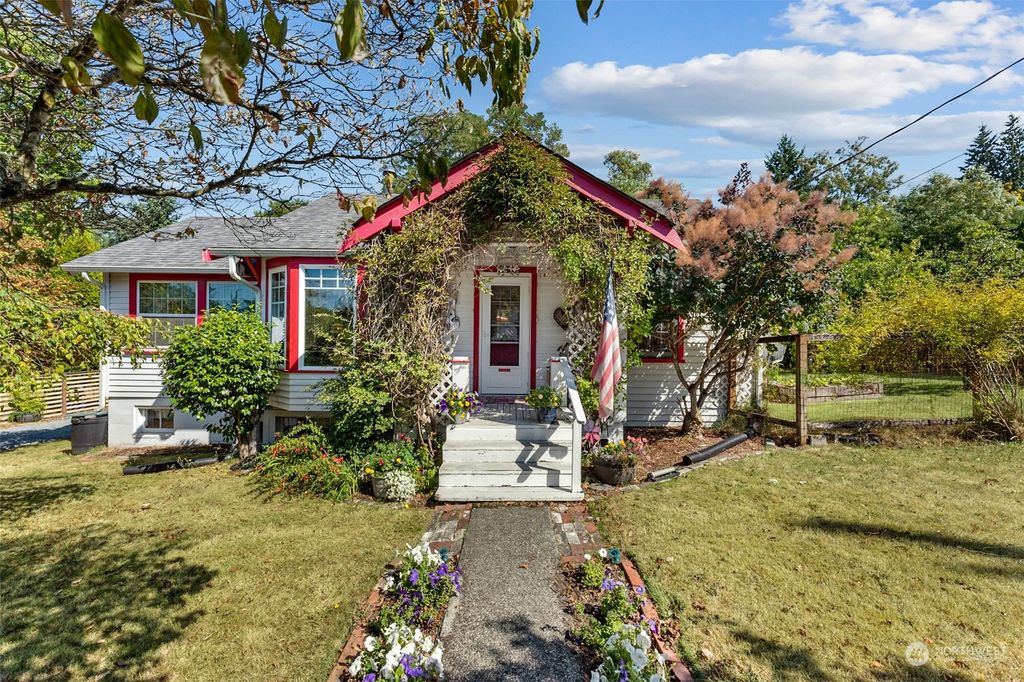 Photo of 15842 11th Avenue SW, Burien, WA 98166 (MLS # 2157797)