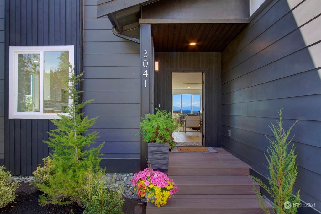 Photo of 3041 W Viewmont Way W, Seattle, WA 98199 (MLS # 2238251)