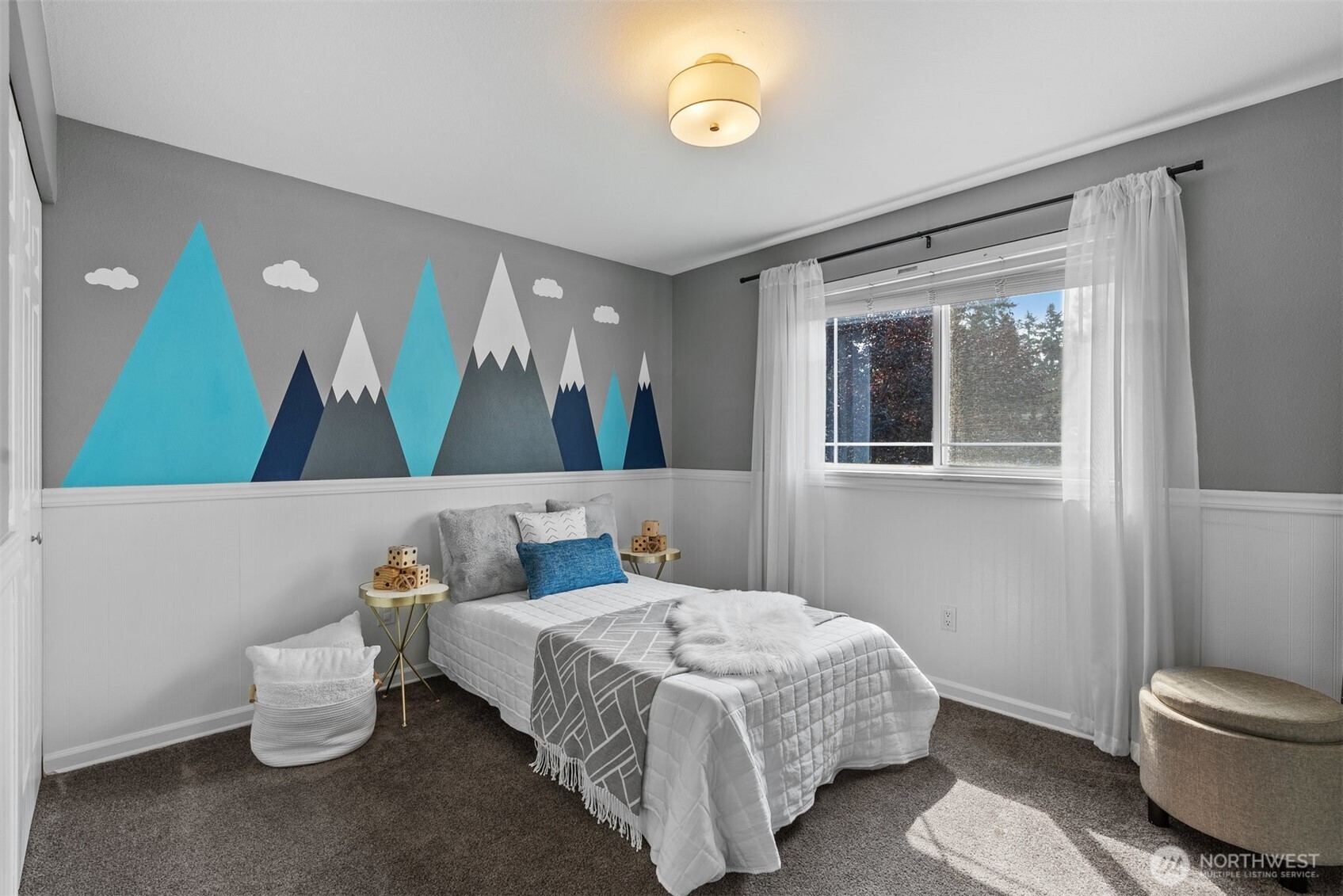 Newcastle, Washington 98059, United States, 3 Bedrooms Bedrooms, ,2 BathroomsBathrooms,Residential,Pending,208308