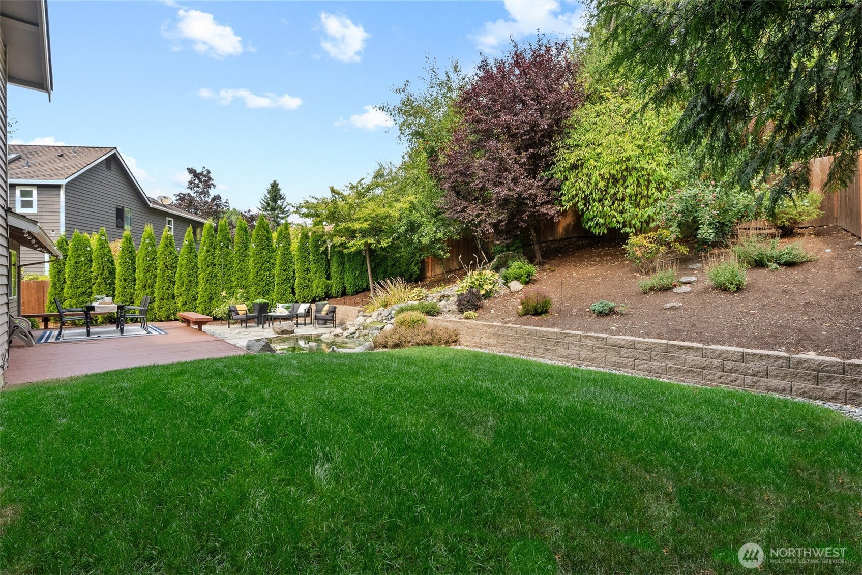 Newcastle, Washington 98059, United States, 3 Bedrooms Bedrooms, ,2 BathroomsBathrooms,Residential,Pending,208308