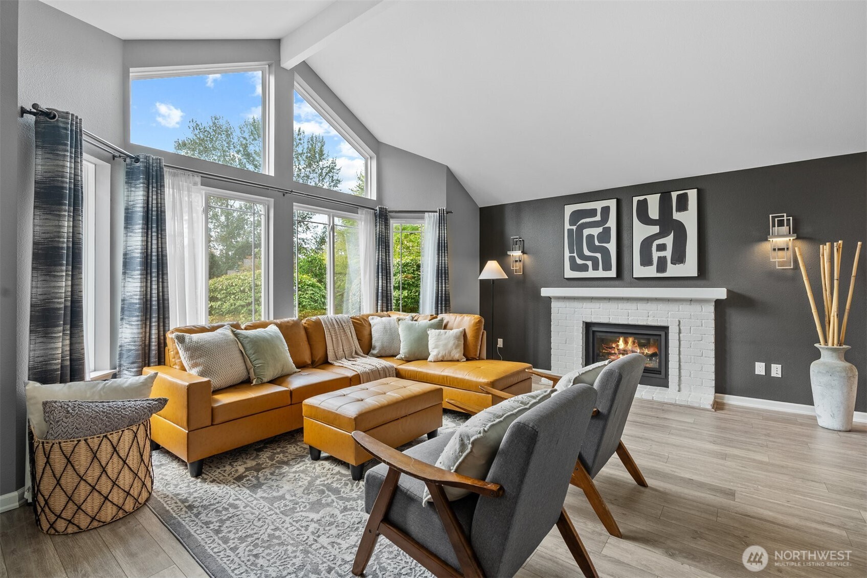 Newcastle, Washington 98059, United States, 3 Bedrooms Bedrooms, ,2 BathroomsBathrooms,Residential,Pending,208308