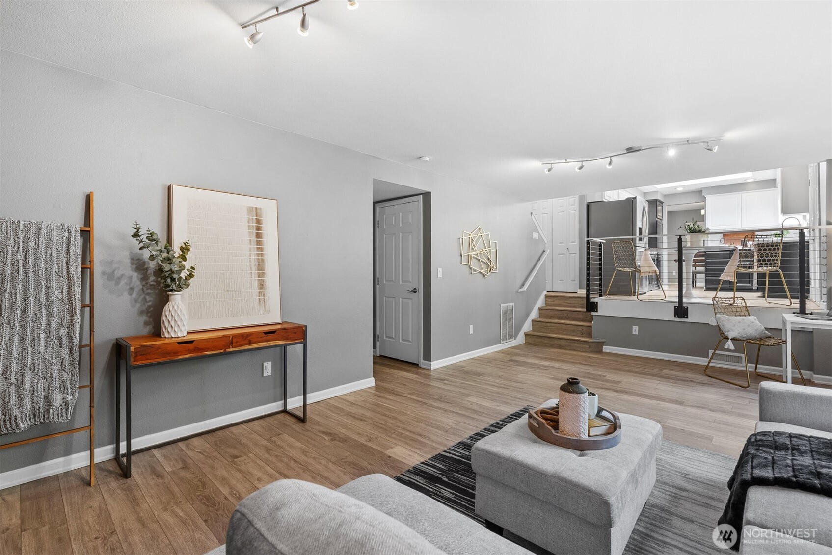 Newcastle, Washington 98059, United States, 3 Bedrooms Bedrooms, ,2 BathroomsBathrooms,Residential,Pending,208308