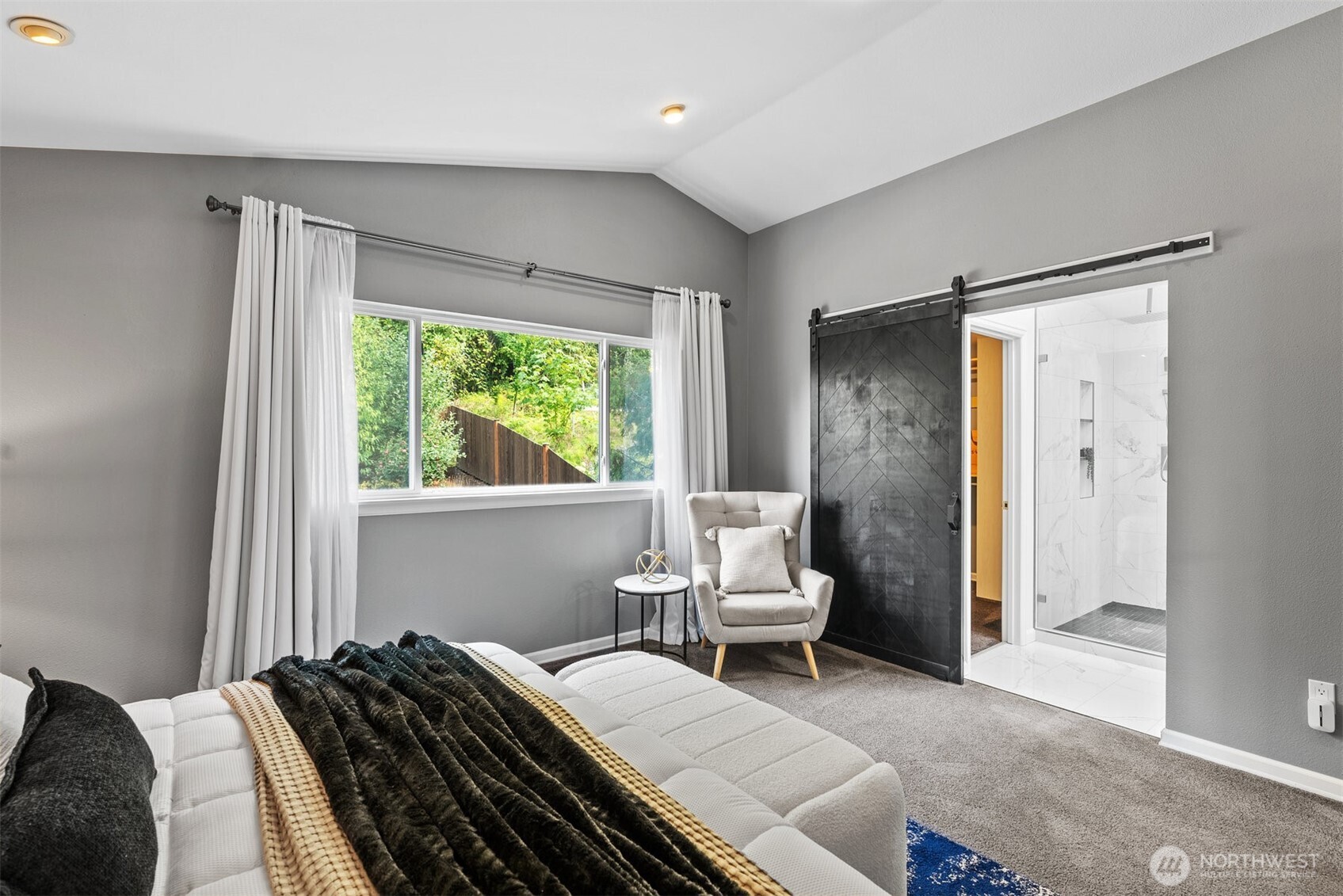 Newcastle, Washington 98059, United States, 3 Bedrooms Bedrooms, ,2 BathroomsBathrooms,Residential,Pending,208308