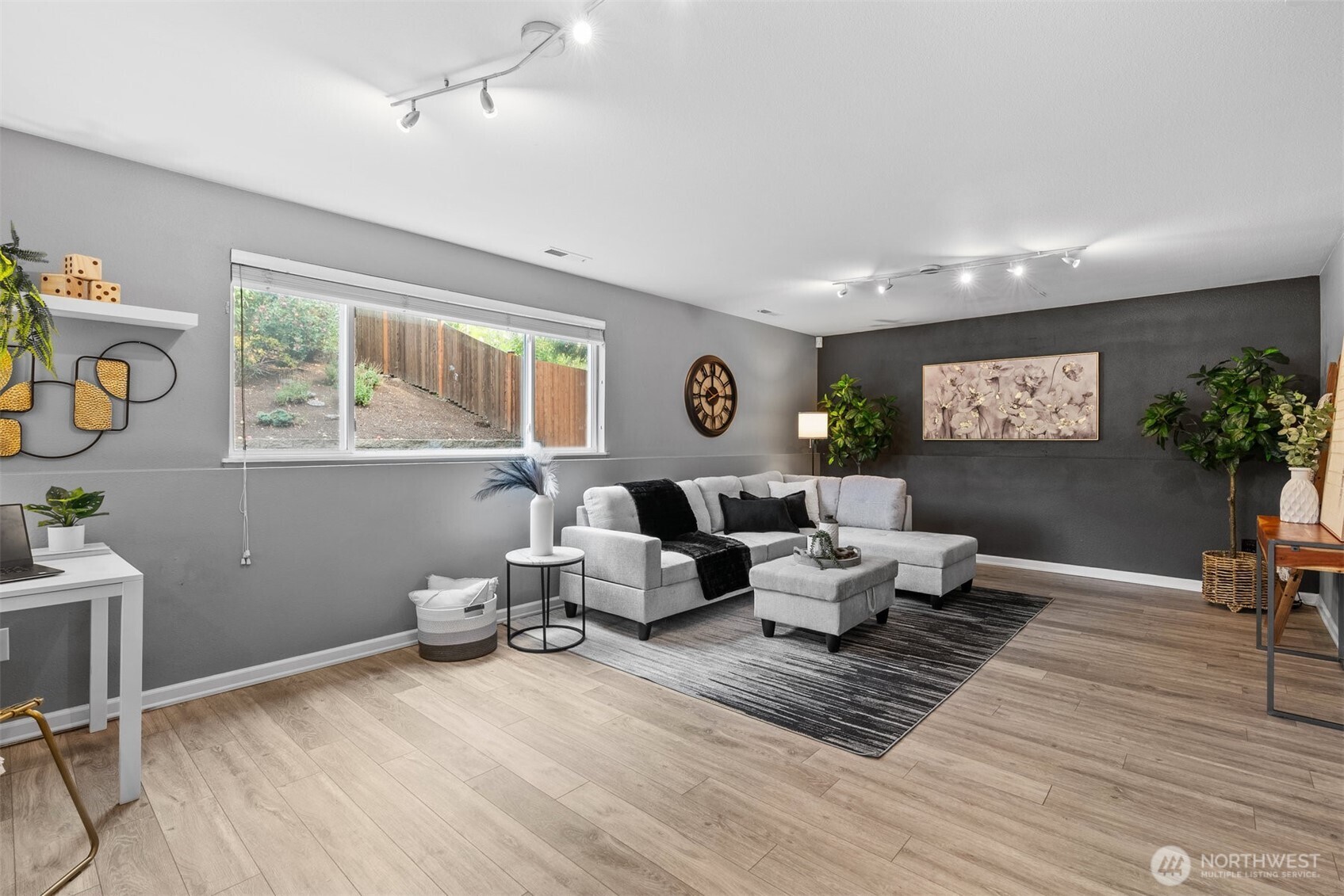 Newcastle, Washington 98059, United States, 3 Bedrooms Bedrooms, ,2 BathroomsBathrooms,Residential,Pending,208308