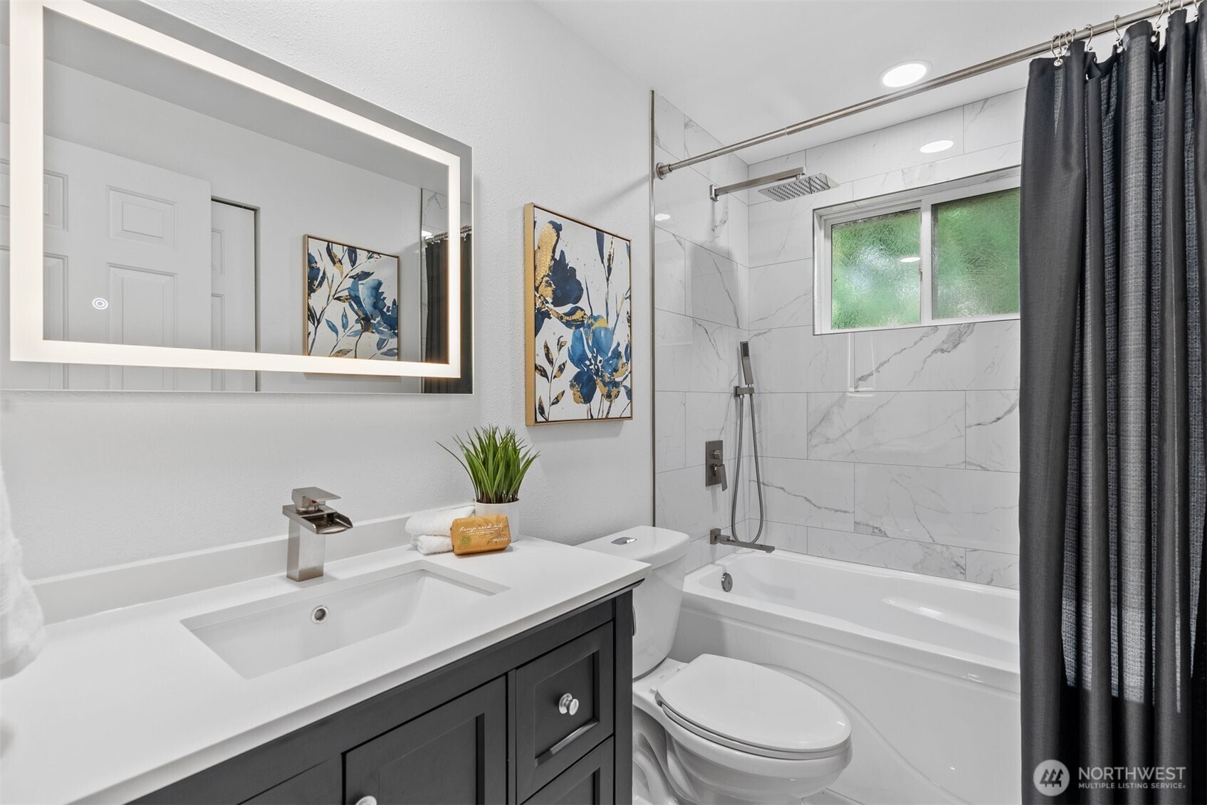 Newcastle, Washington 98059, United States, 3 Bedrooms Bedrooms, ,2 BathroomsBathrooms,Residential,Pending,208308