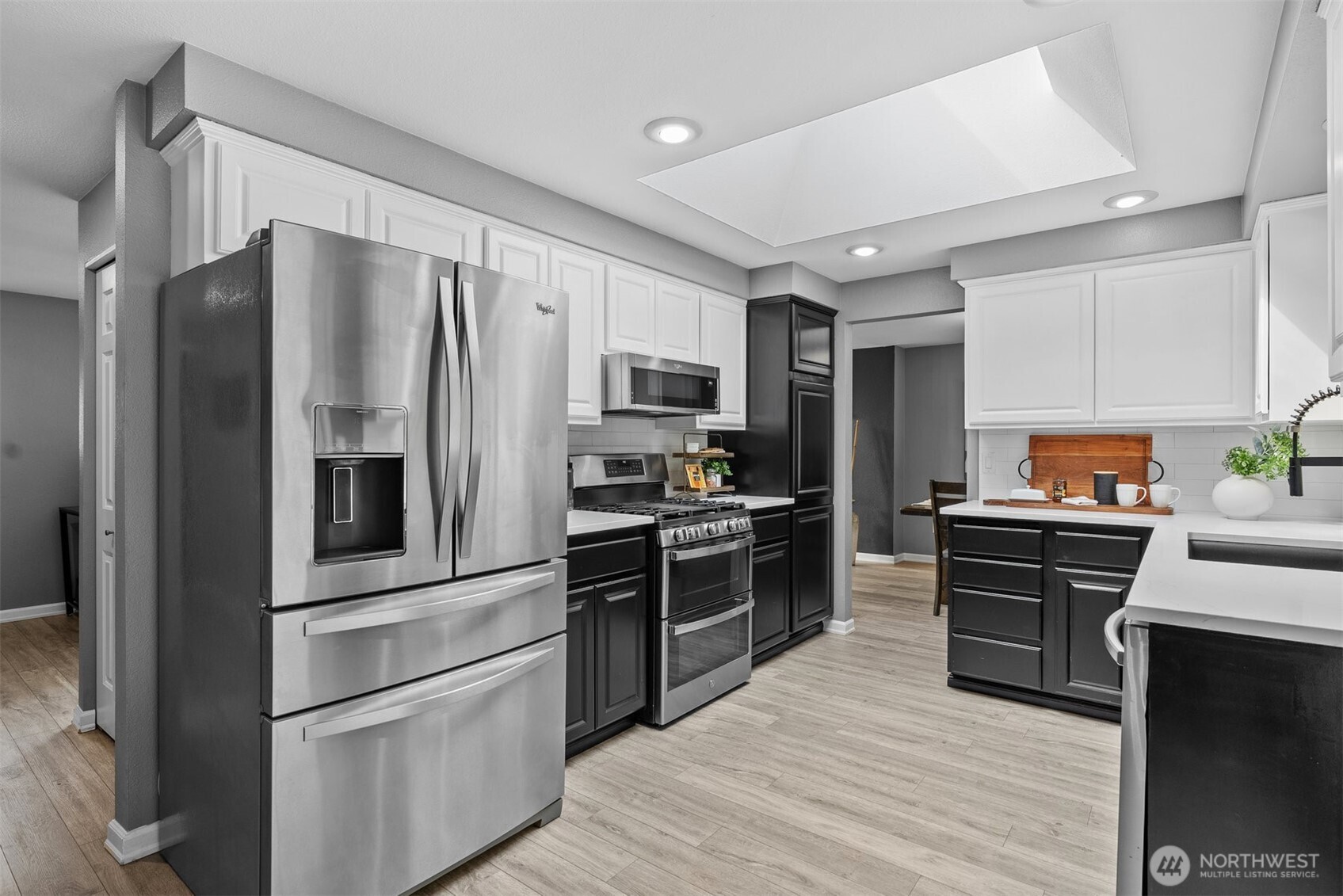 Newcastle, Washington 98059, United States, 3 Bedrooms Bedrooms, ,2 BathroomsBathrooms,Residential,Pending,208308