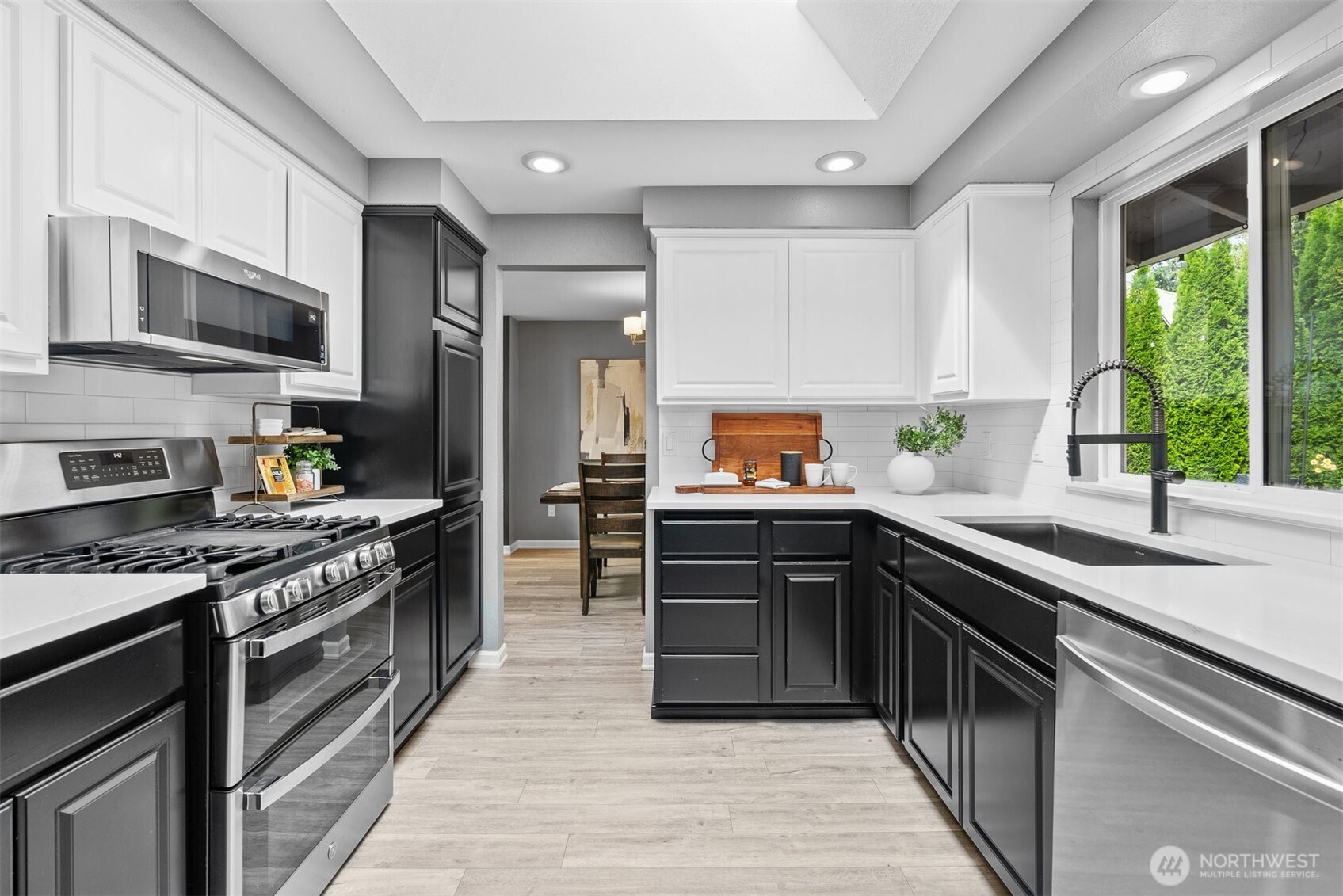 Newcastle, Washington 98059, United States, 3 Bedrooms Bedrooms, ,2 BathroomsBathrooms,Residential,Pending,208308