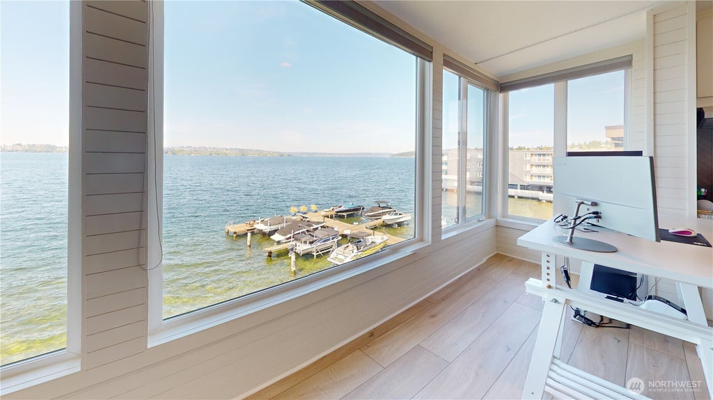 Photo of 827 Lake Street, Kirkland, WA 98033 (MLS # 2593143)