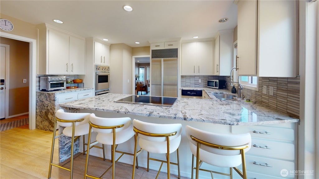 Photo of 827 Lake Street, Kirkland, WA 98033 (MLS # 2593143)