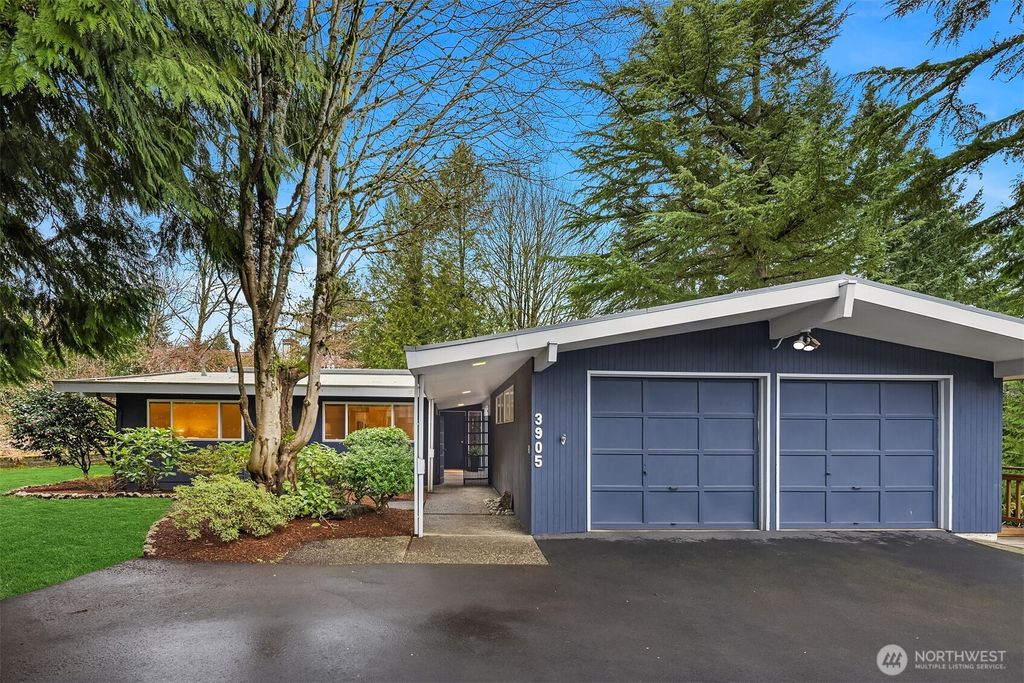 Photo of 3905 96th Avenue SE, Mercer Island, WA 98040 (MLS # 2492838)