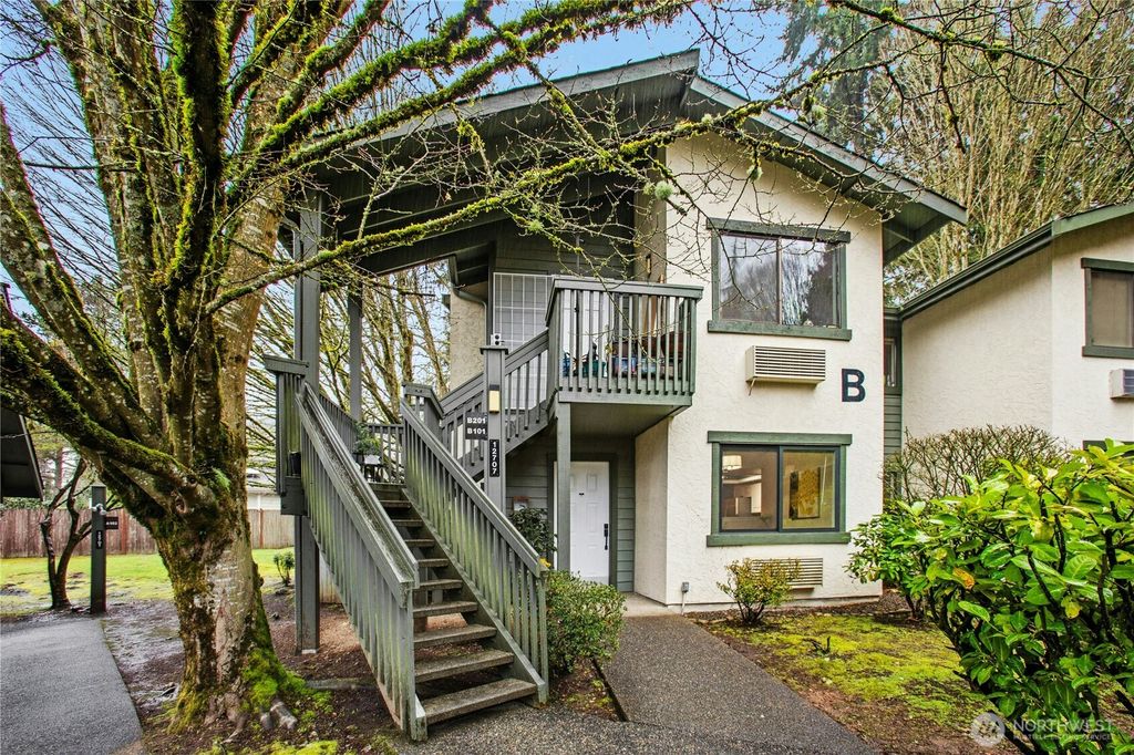 Photo of 12707 NE 130th Court #B101, Kirkland, WA 98034 (MLS # 2338562)