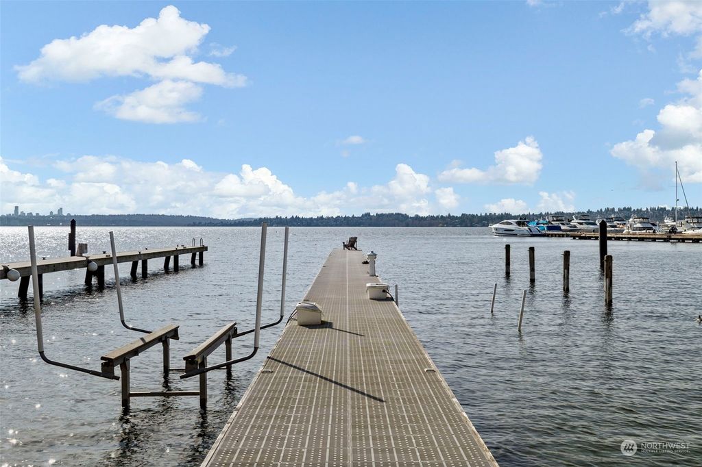 Photo of 319 Lake Street S, Kirkland, WA 98033 (MLS # 2203925)