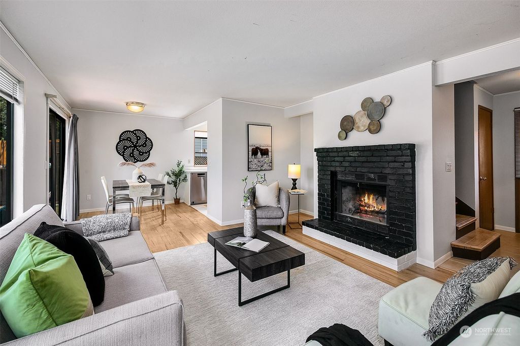 Photo of 14012 SE 156th Court, Renton, WA 98058 (MLS # 2237763)