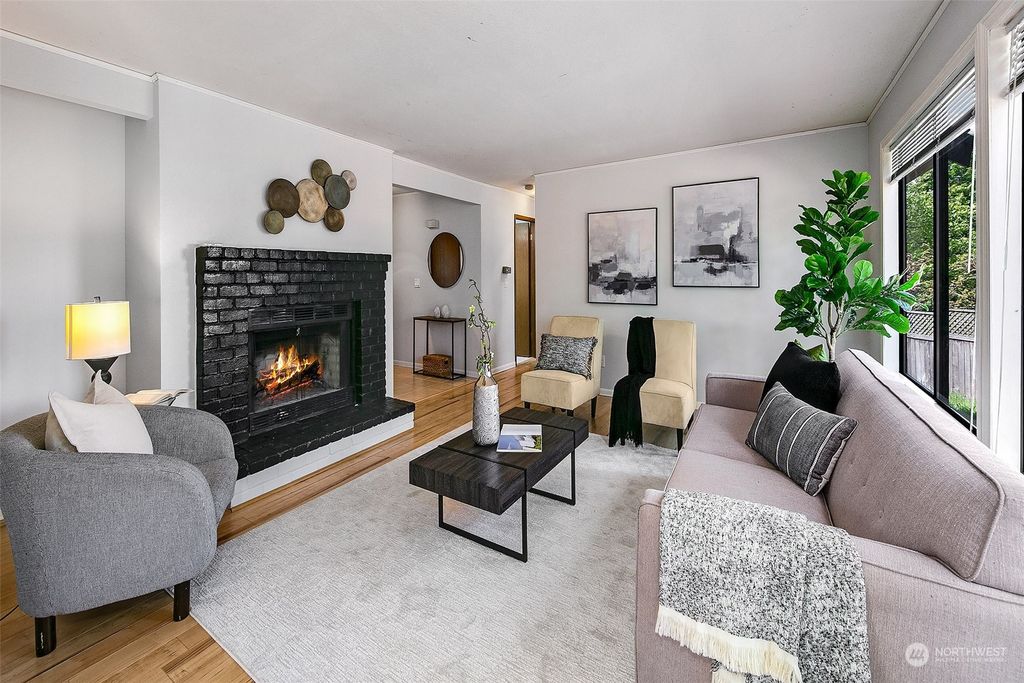 Photo of 14012 SE 156th Court, Renton, WA 98058 (MLS # 2237763)