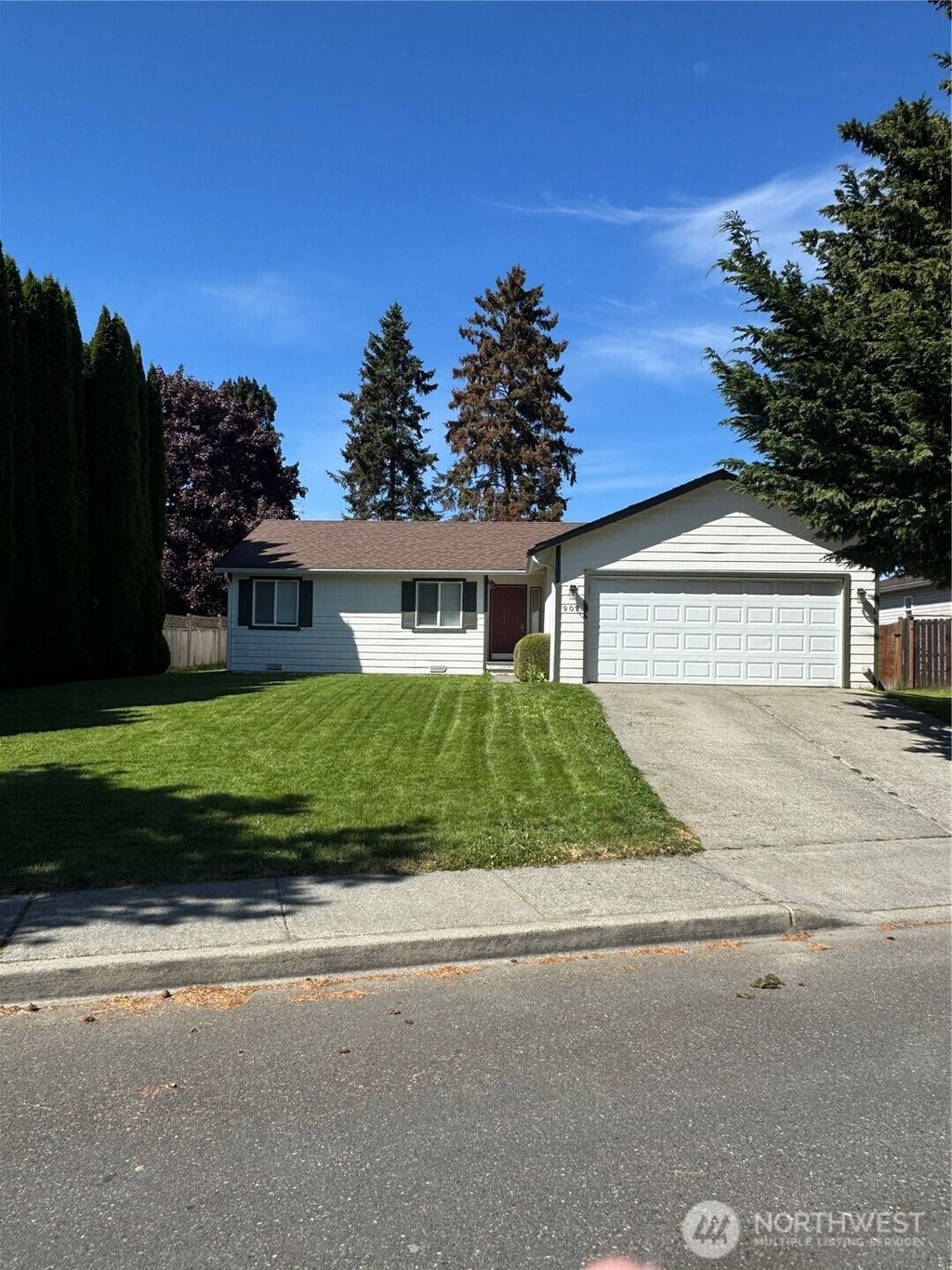Photo of 907 Vera Court, Mount Vernon, WA 98273 (MLS # 2524598)