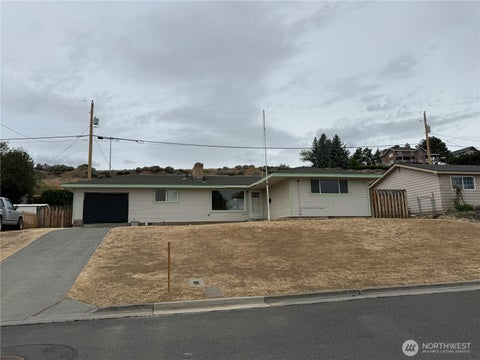 Photo of 401 Patrick Road, Ephrata, WA 98823 (MLS # 2529734)