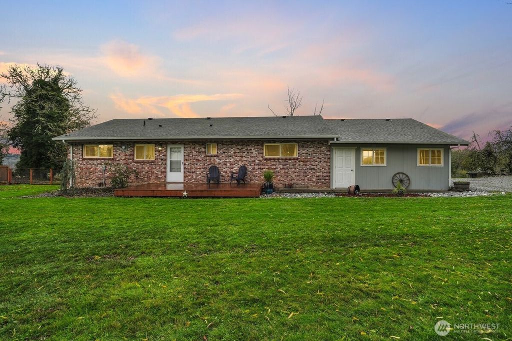 Photo of 168 Middlecrest Drive, Toledo, WA 98591 (MLS # 2459766)