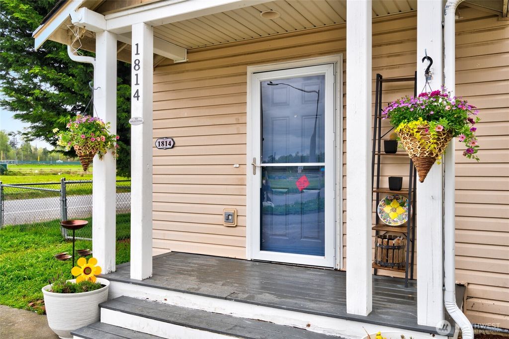 Photo of 1814 N 30th Street, Mount Vernon, WA 98273 (MLS # 2511505)