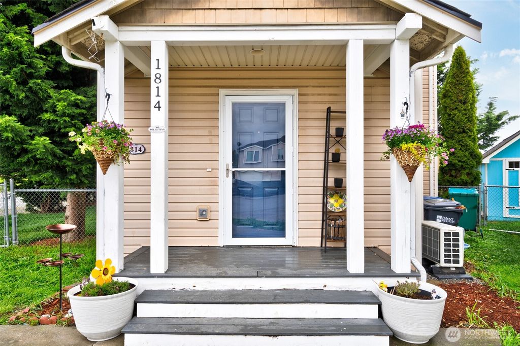 Photo of 1814 N 30th Street, Mount Vernon, WA 98273 (MLS # 2511505)