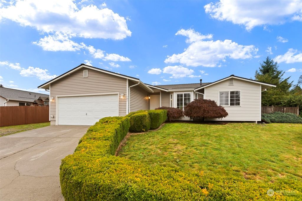 Photo of 101 W Alpine Street, Granite Falls, WA 98252 (MLS # 2294686)