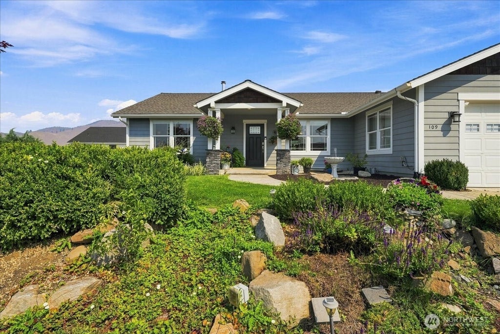 Photo of 109 Cascade Place, Cashmere, WA 98815 (MLS # 2570438)