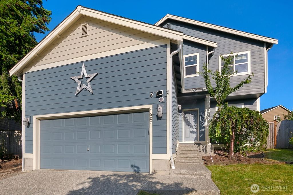 Photo of 4607 57th Drive SE, Marysville, WA 98270 (MLS # 2378176)