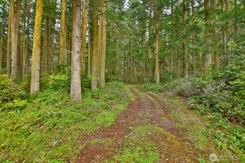 Photo of 0 XXX Mutiny Bay Road, Freeland, WA 98249 (MLS # 2493613)