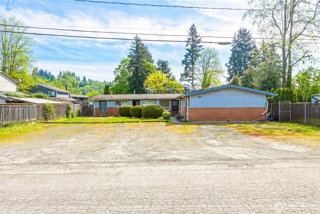 Photo of 327 S Street SE, Auburn, WA 98002 (MLS # 2517137)