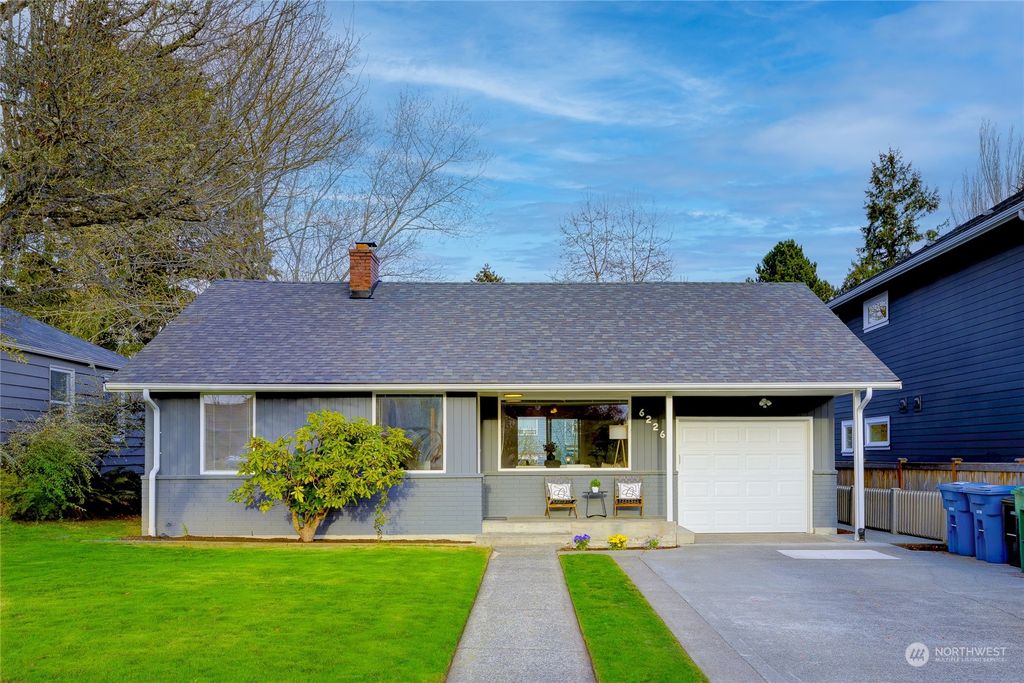 Photo of 6226 44th Avenue NE, Seattle, WA 98115 (MLS # 2056001)