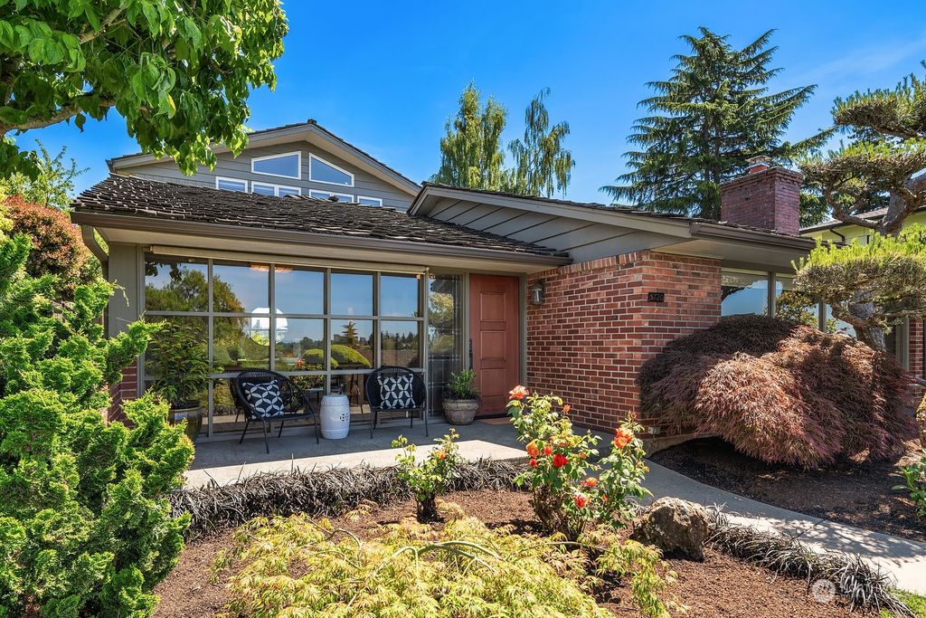 Photo of 5720 60th Avenue NE, Seattle, WA 98105 (MLS # 2244277)